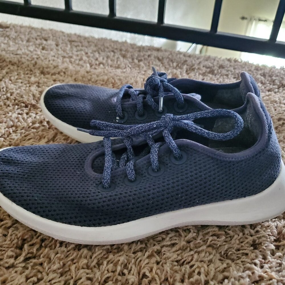 Allbirds Size 9 Navy and White Tree Runners